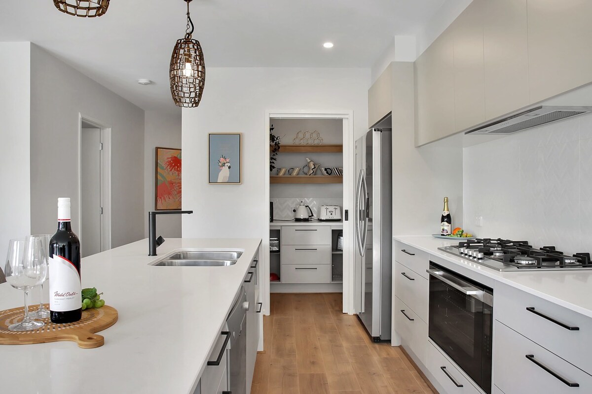 Furnished 5 Bedroom House in Grovedale