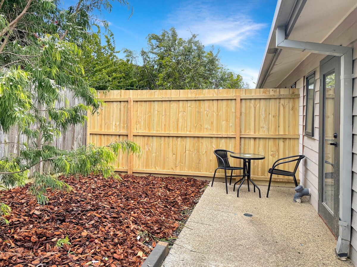Furnished 1 Bedroom Apartment in Grovedale