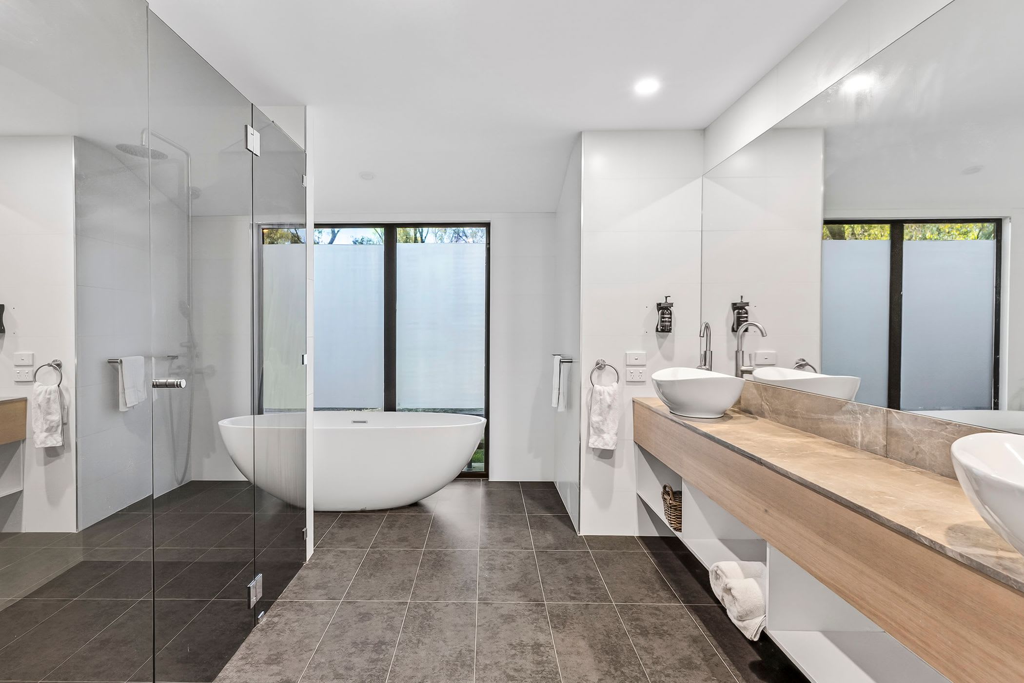 Furnished 1 Bedroom Apartment in Maiden Gully
