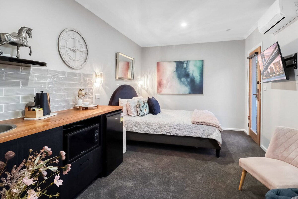 Furnished 1 Bedroom Apartment in Highton