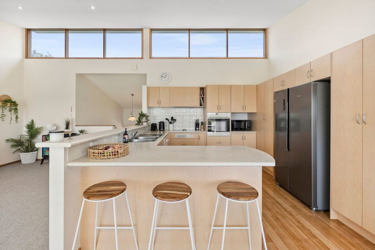 Furnished 4 Bedroom House in Fairhaven