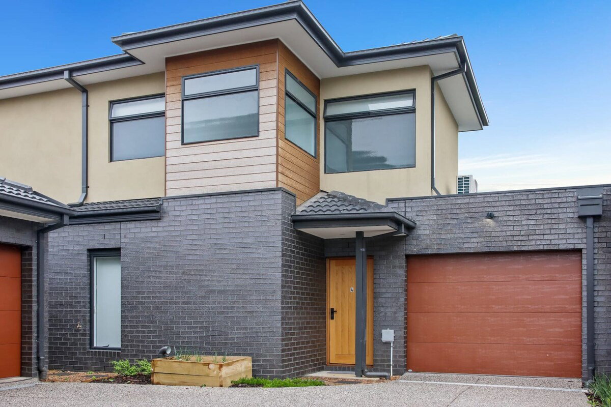 Furnished 2 Bedroom Rental in Reservoir
