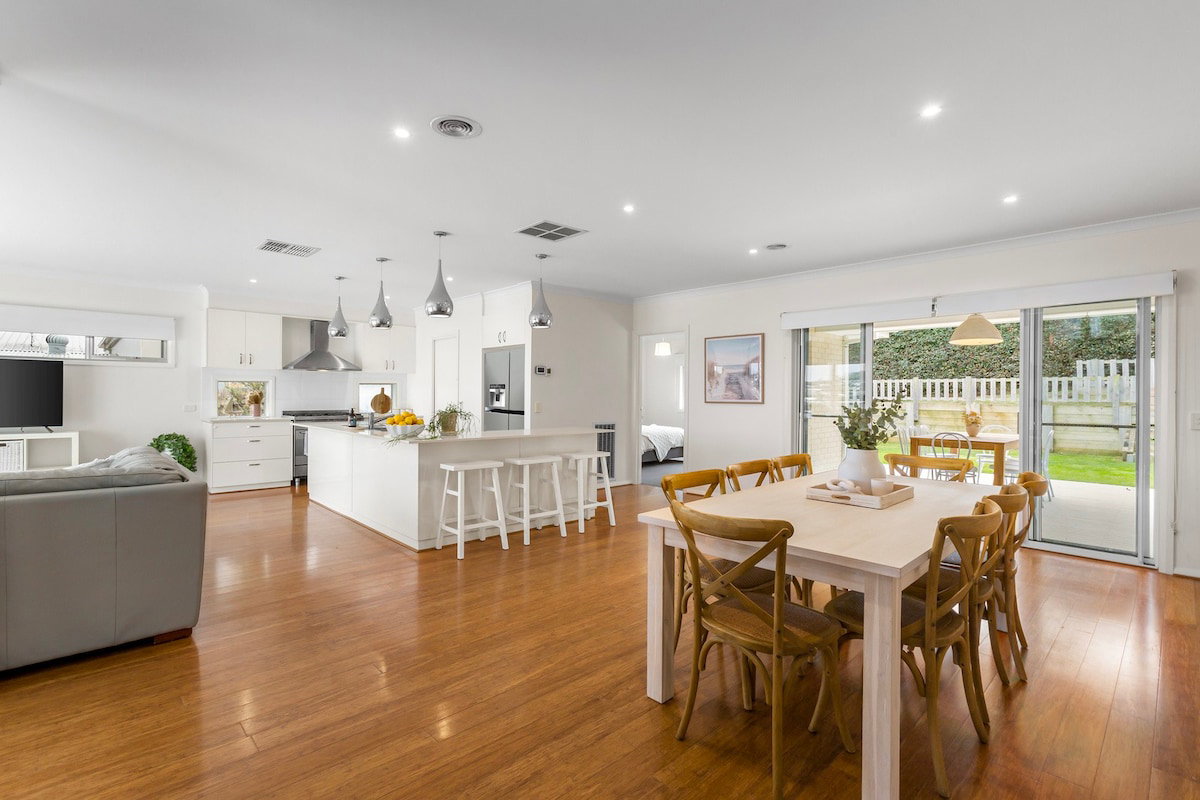 Furnished 4 Bedroom House in Torquay