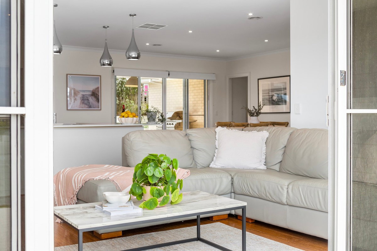 Furnished 4 Bedroom House in Torquay
