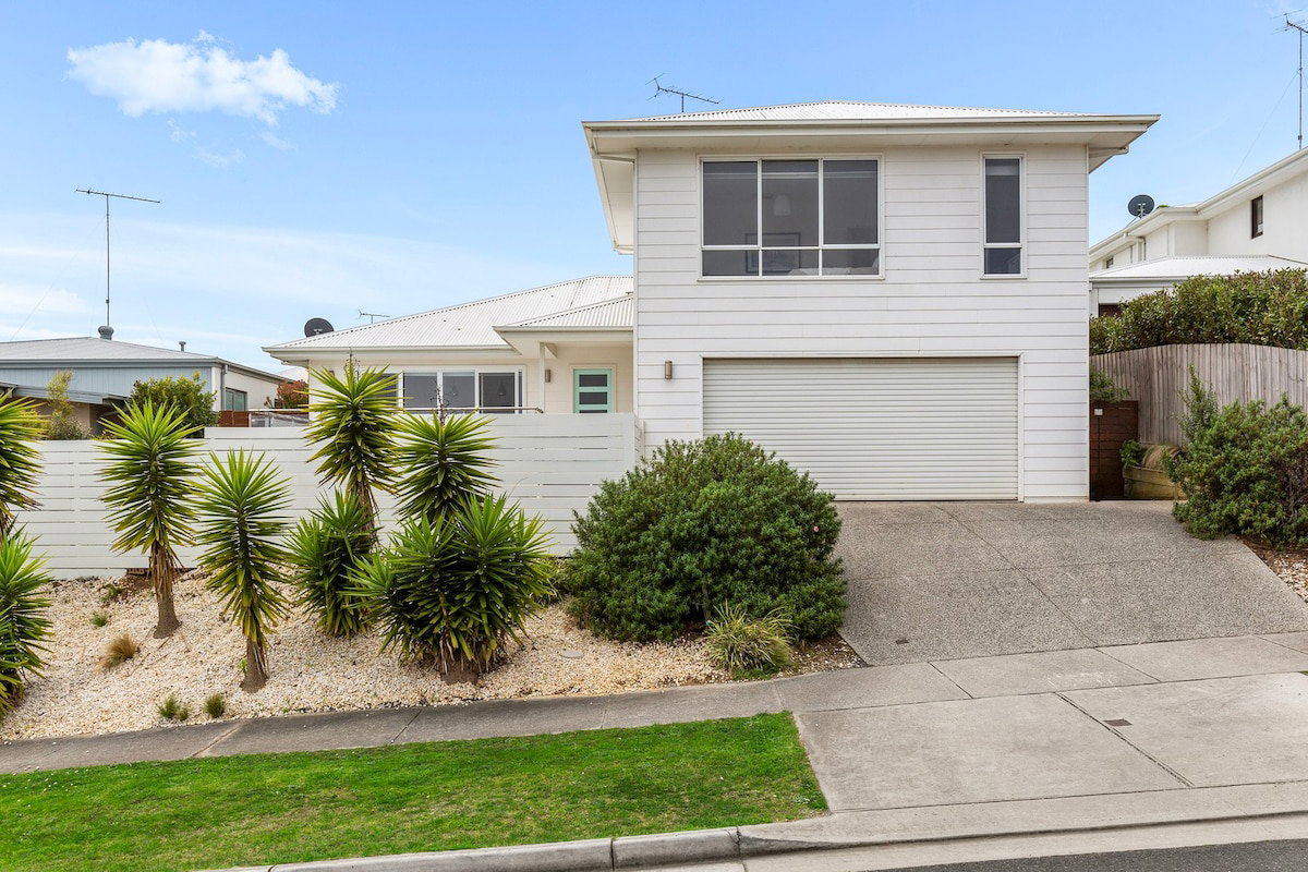 Furnished 4 Bedroom House in Torquay