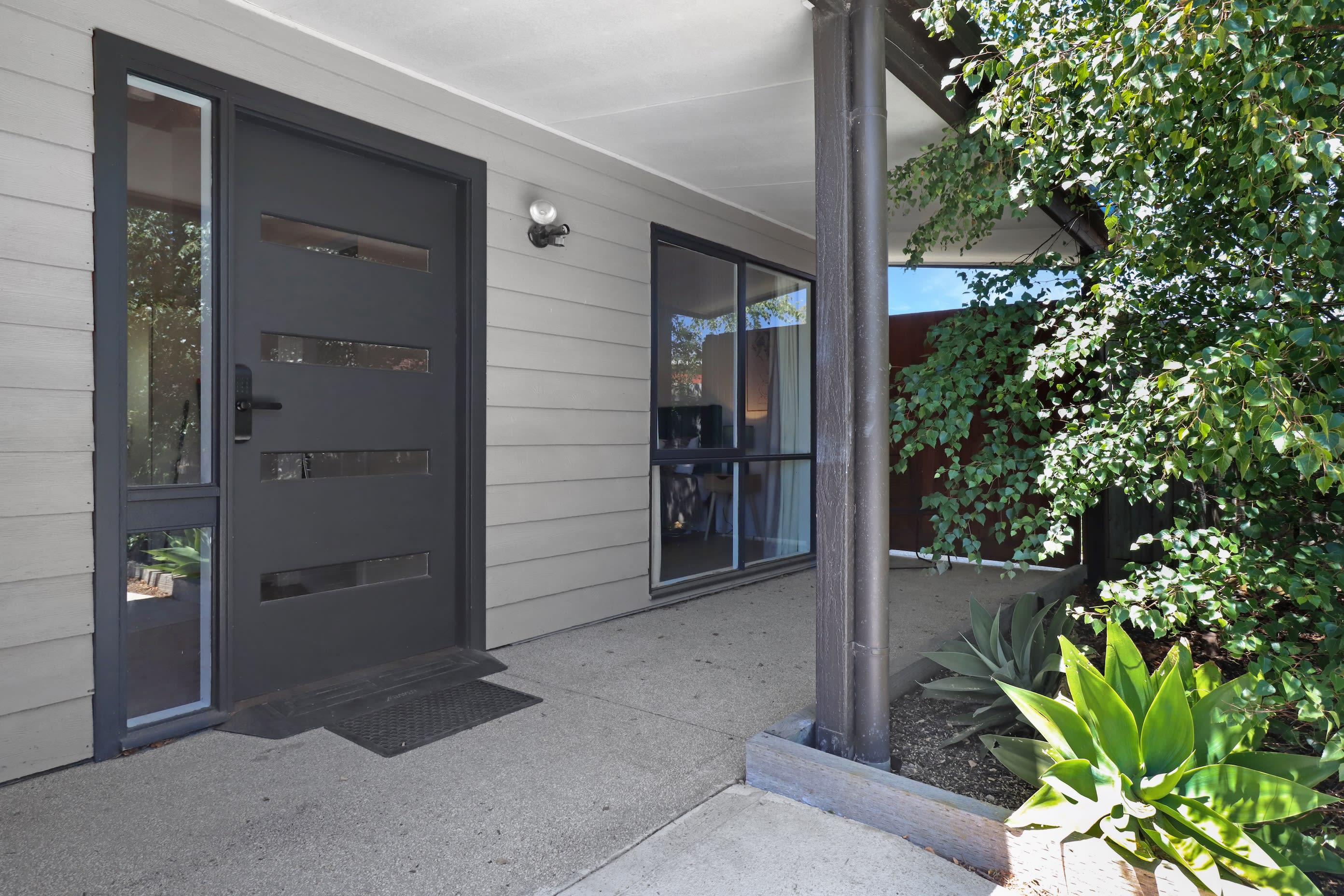 Furnished 1 Bedroom House in Grovedale