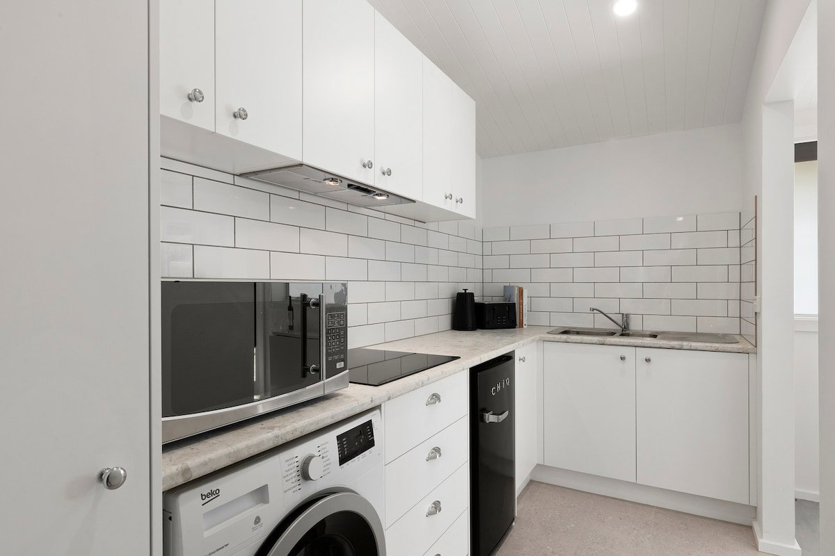 Furnished 1 Bedroom Apartment in Connewarre