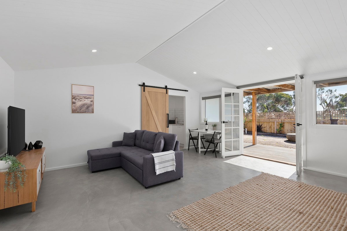 Furnished 1 Bedroom Apartment in Connewarre