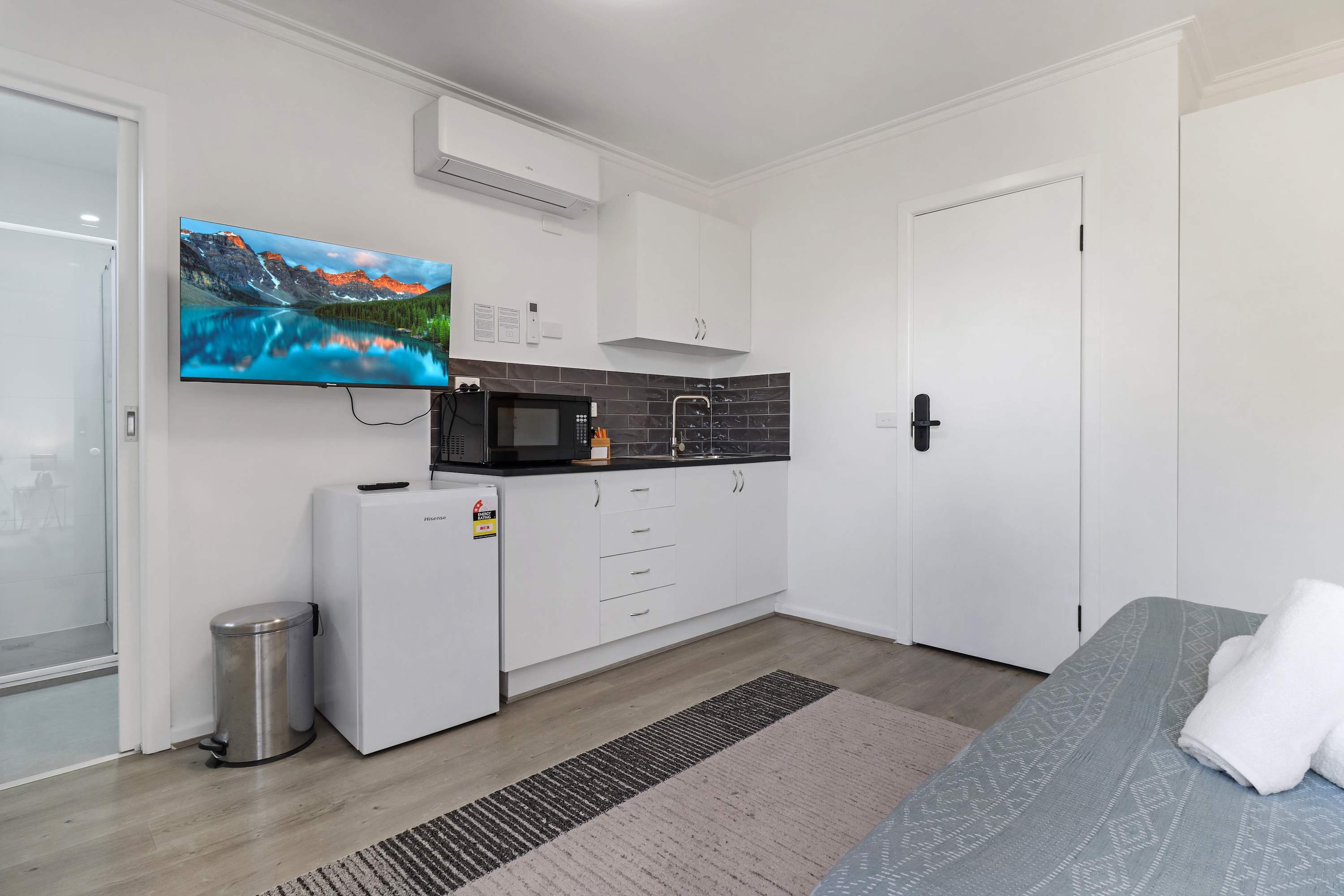 Furnished 1 Bedroom Apartment in Highton