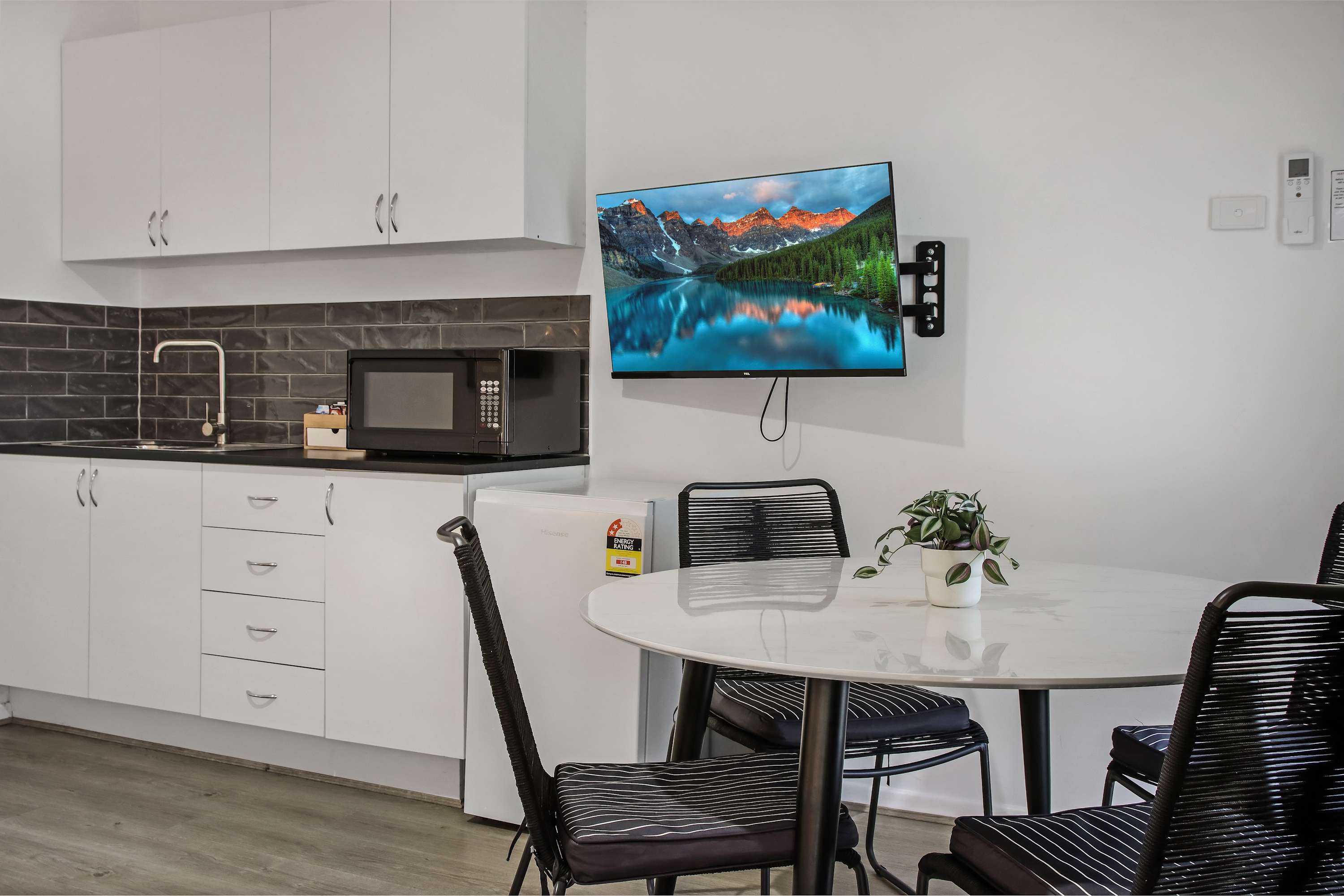 Furnished 2 Bedroom Apartment in Highton