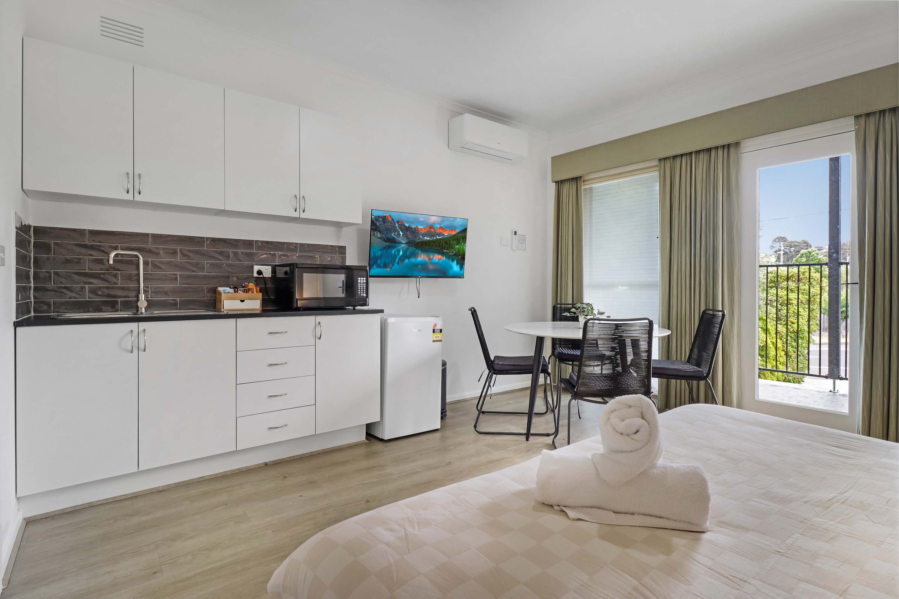Furnished 2 Bedroom Apartment in Highton