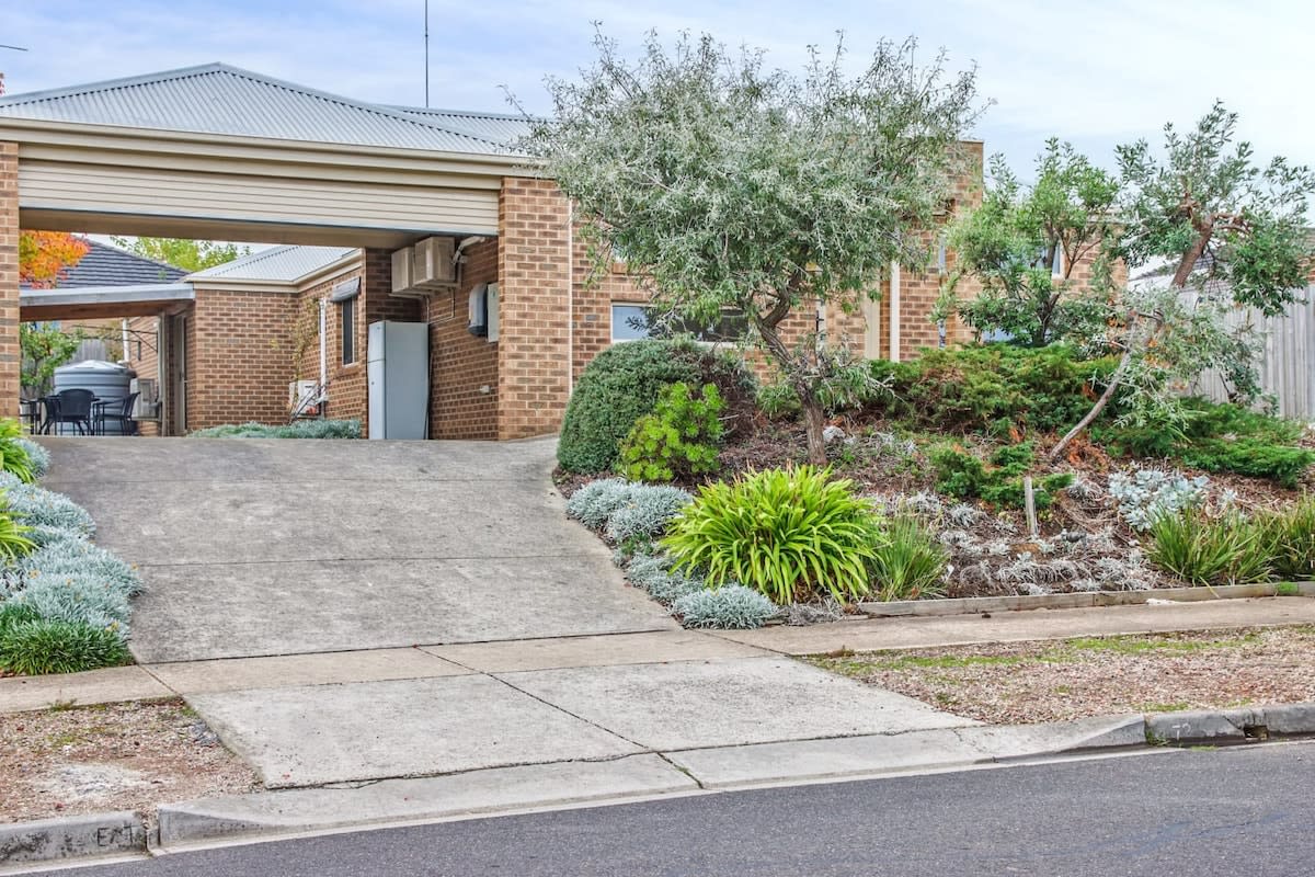 Furnished 1 Bedroom Rental in Highton