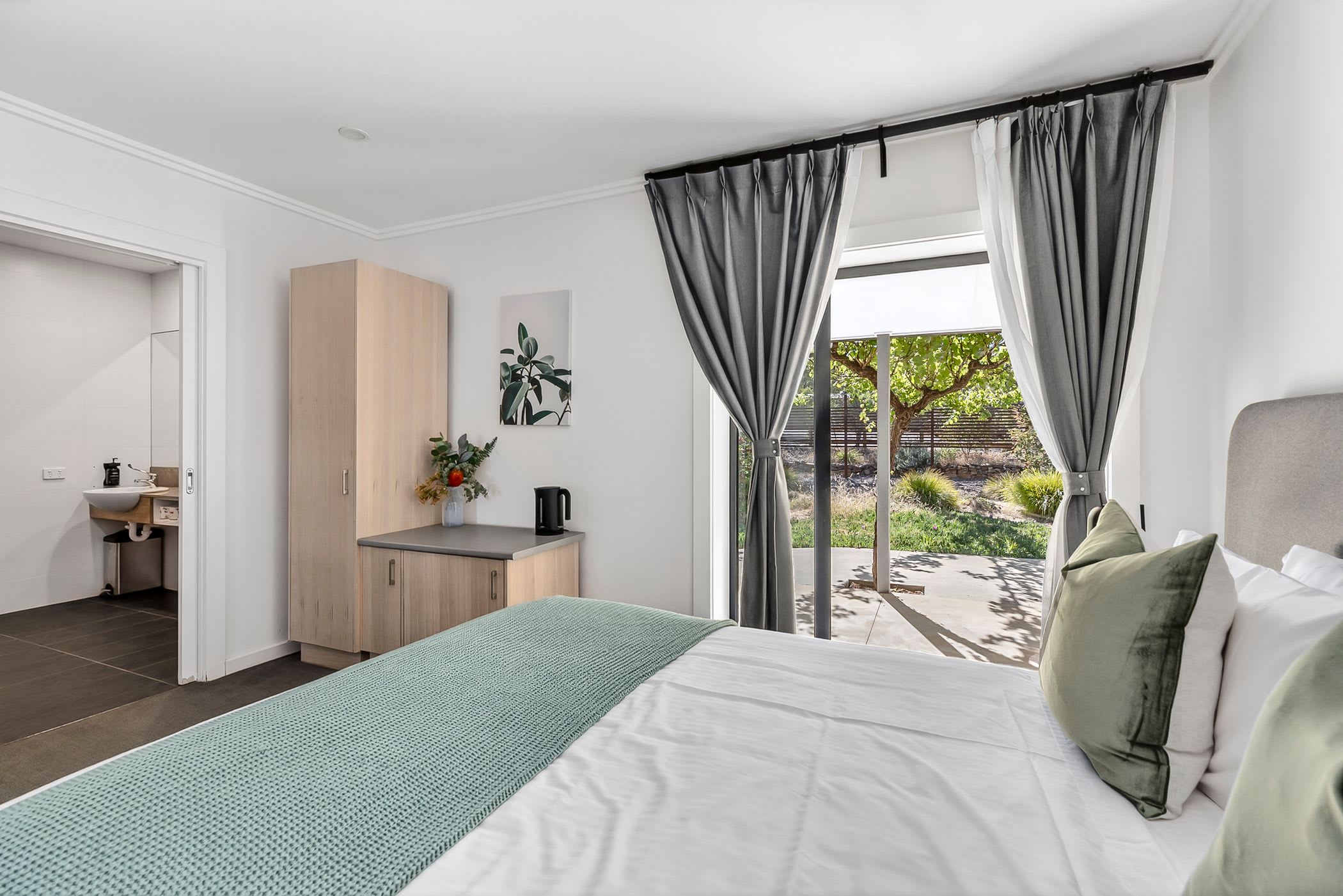 Furnished 1 Bedroom Apartment in Maiden Gully