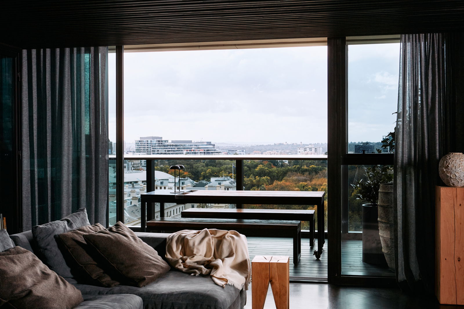 Furnished 3 Bedroom Apartment in Melbourne