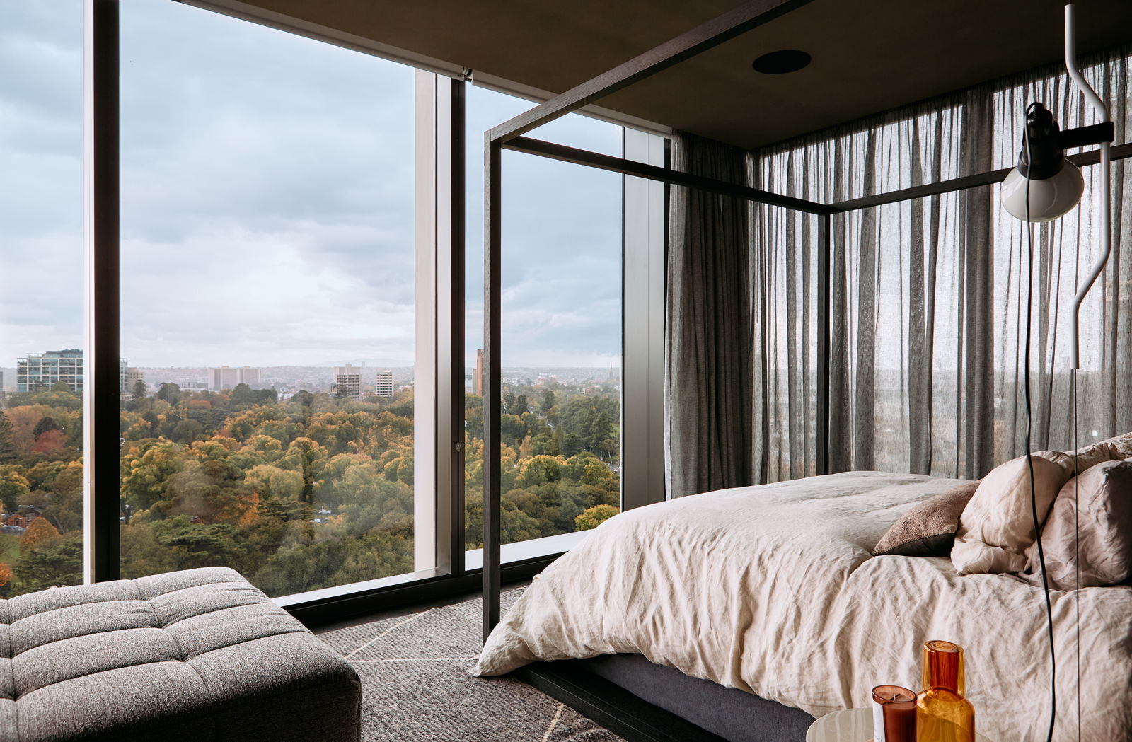 Furnished 3 Bedroom Apartment in Melbourne