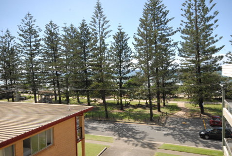 Furnished 2 Bedroom House in Burleigh Heads