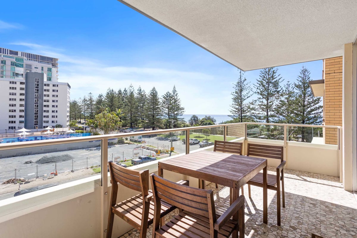 Furnished 2 Bedroom House in Burleigh Heads