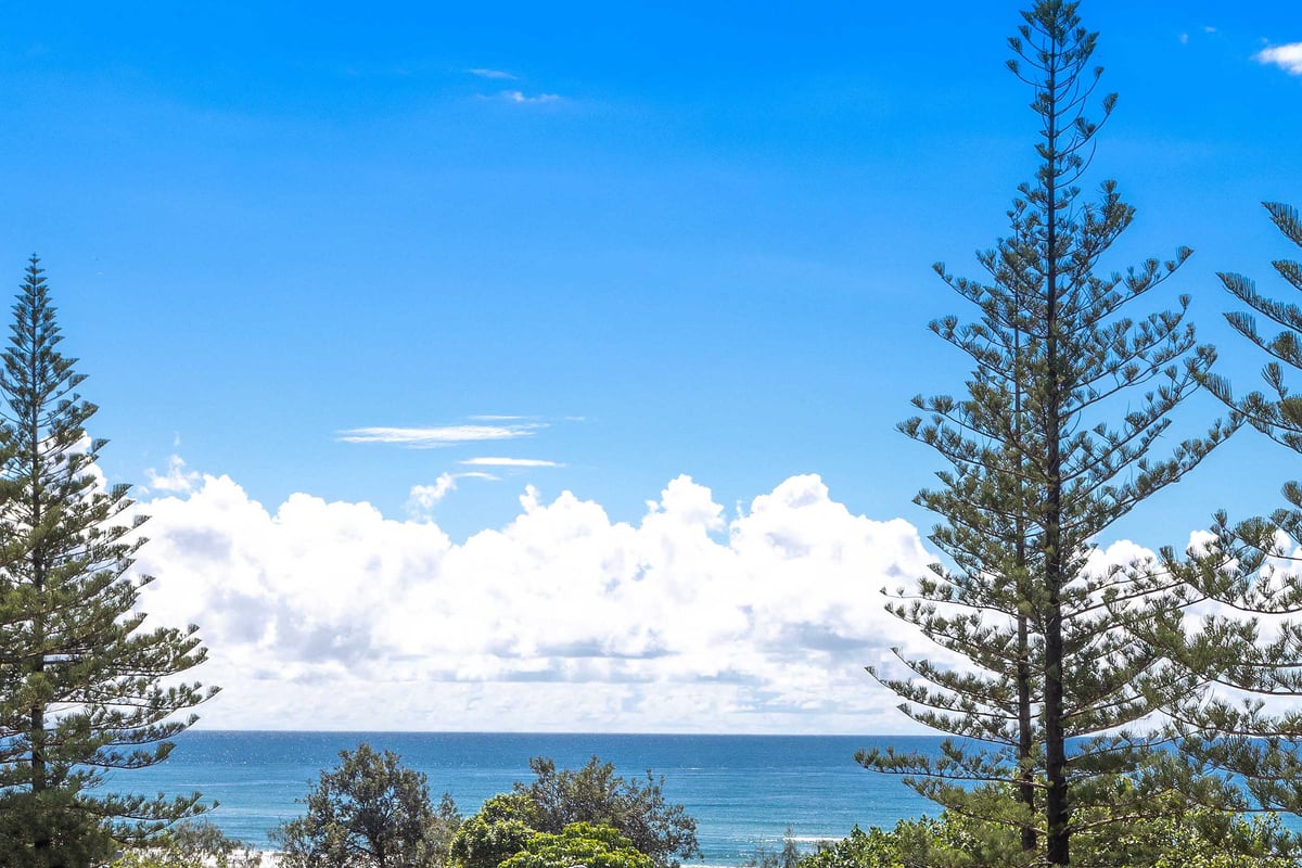 Furnished 2 Bedroom House in Burleigh Heads