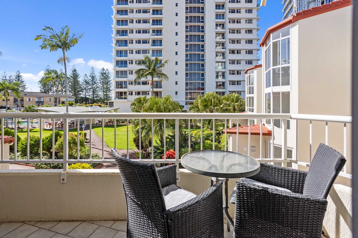 Furnished 2 Bedroom House in Burleigh Heads