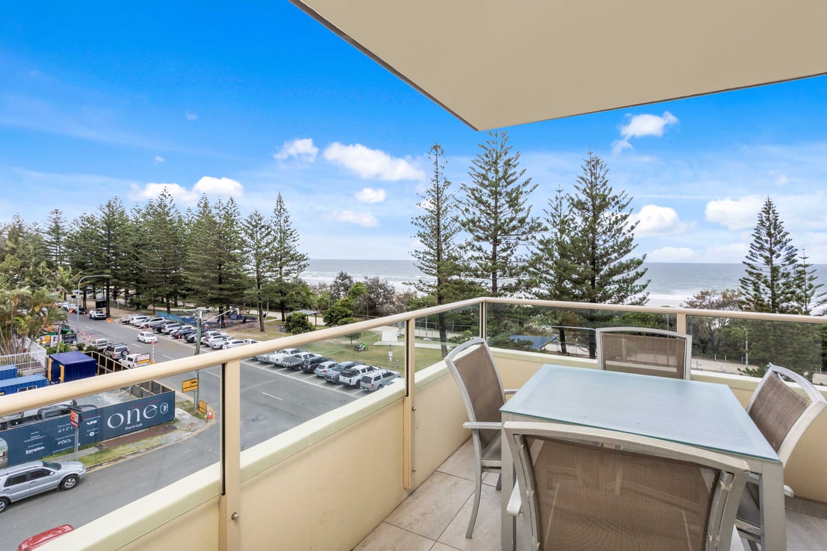 Furnished 2 Bedroom House in Burleigh Heads