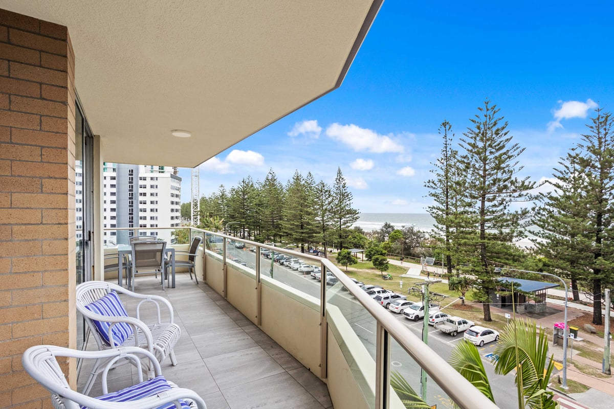 Furnished 2 Bedroom House in Burleigh Heads