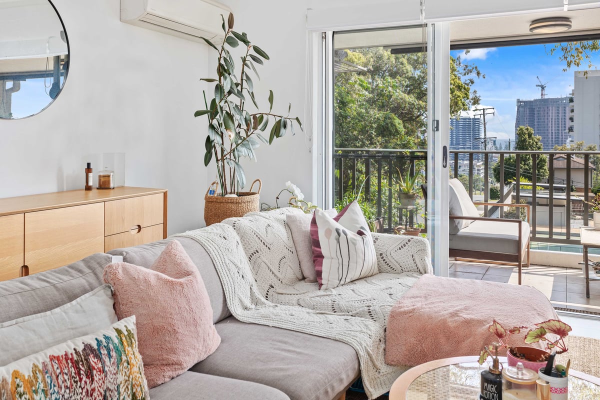 Furnished 2 Bedroom House in Burleigh Heads