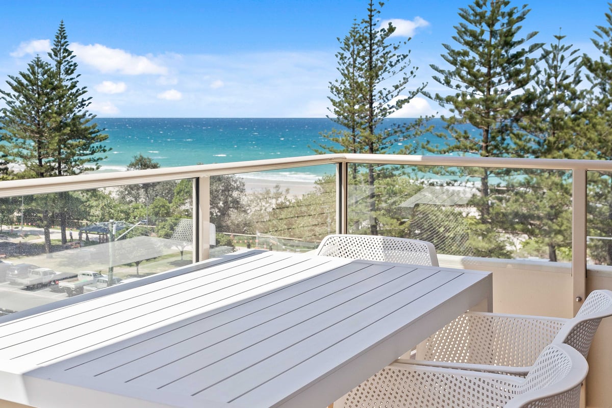 Furnished 2 Bedroom House in Burleigh Heads