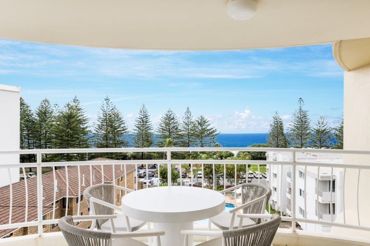 Furnished 2 Bedroom House in Burleigh Heads