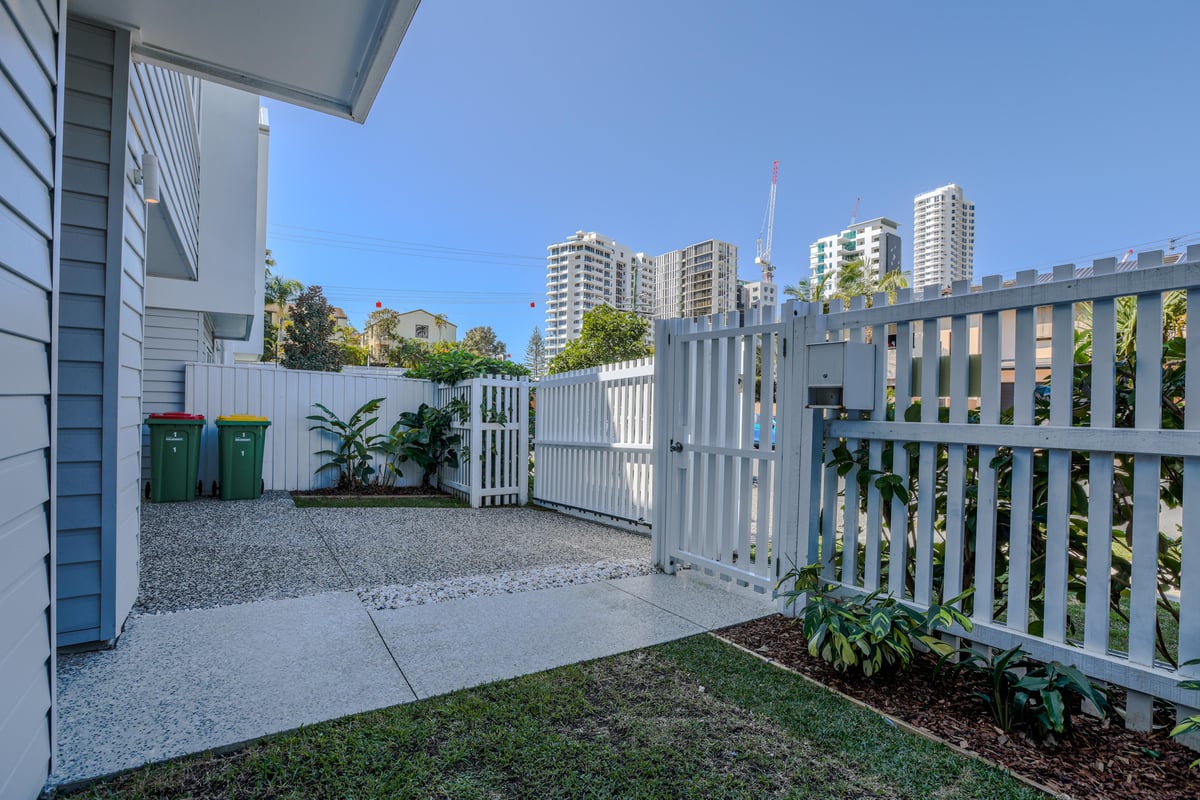 Furnished 4 Bedroom House in Burleigh Heads