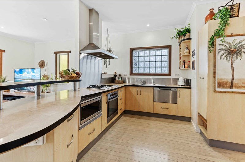 Furnished 4 Bedroom House in Burleigh Heads