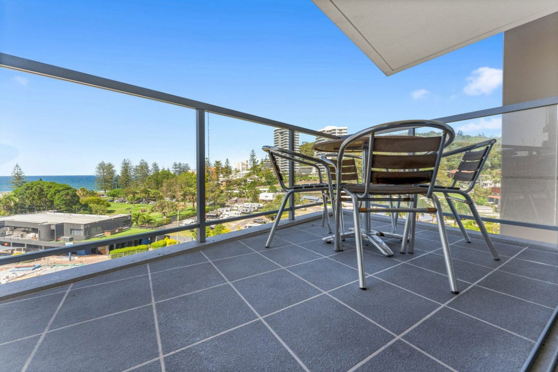 Furnished 2 Bedroom House in Burleigh Heads