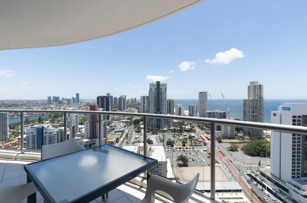 Furnished 2 Bedroom House in Surfers Paradise