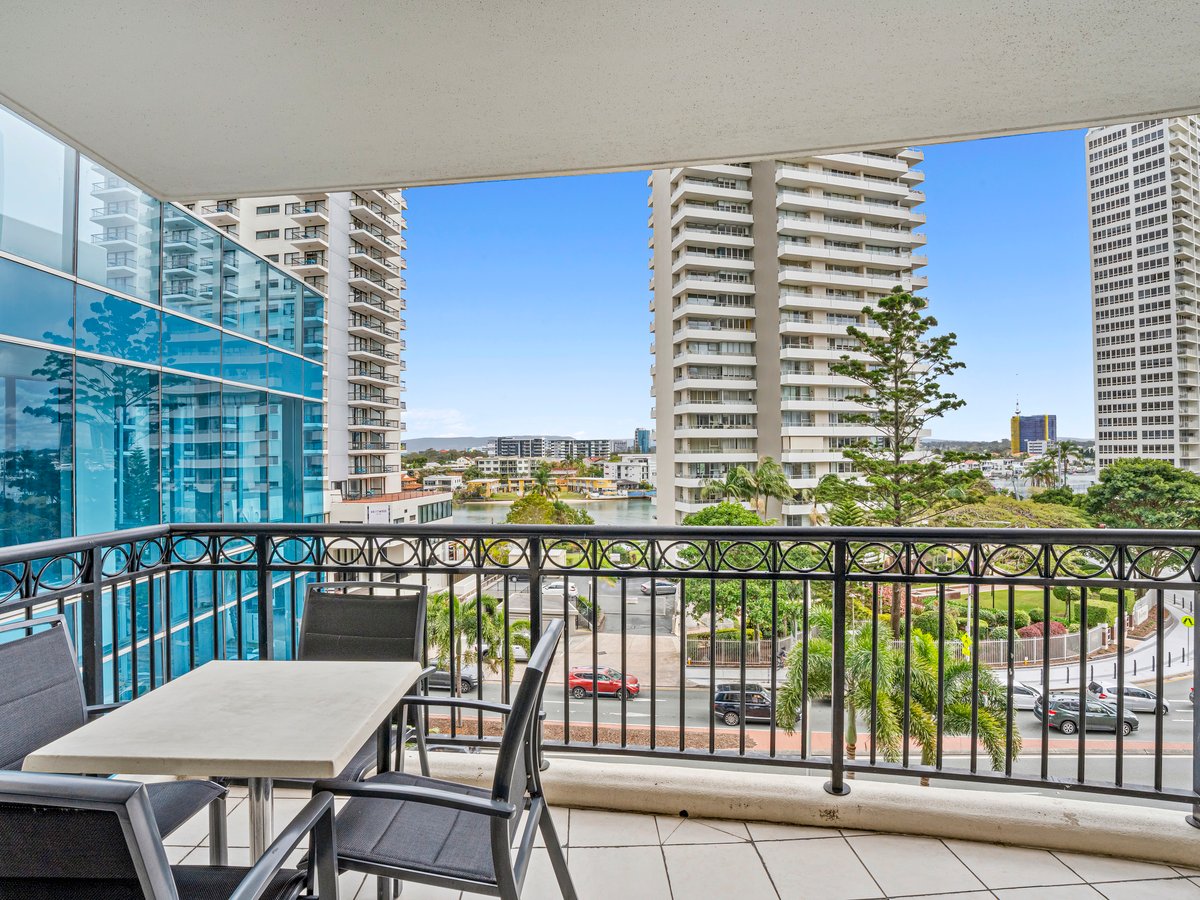 Furnished 2 Bedroom House in Surfers Paradise