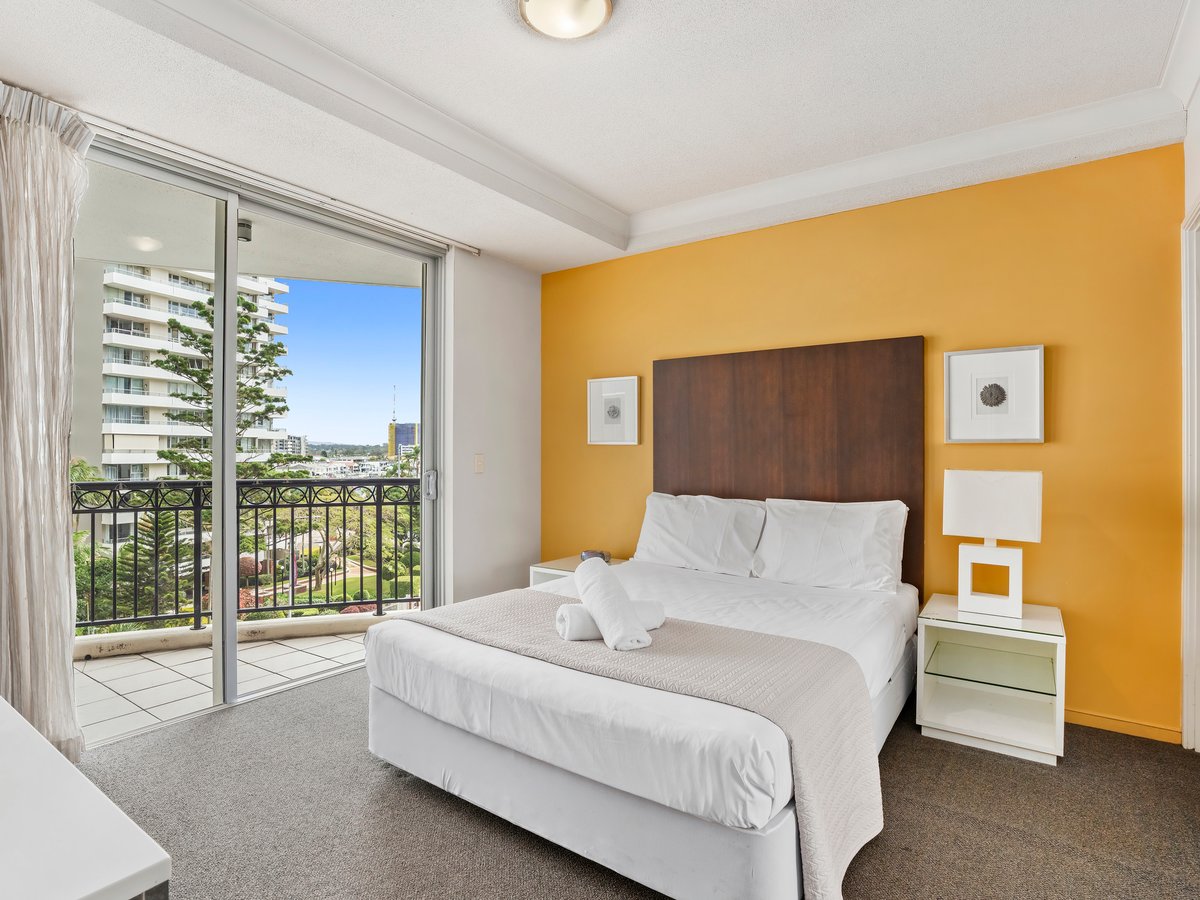Furnished 2 Bedroom House in Surfers Paradise