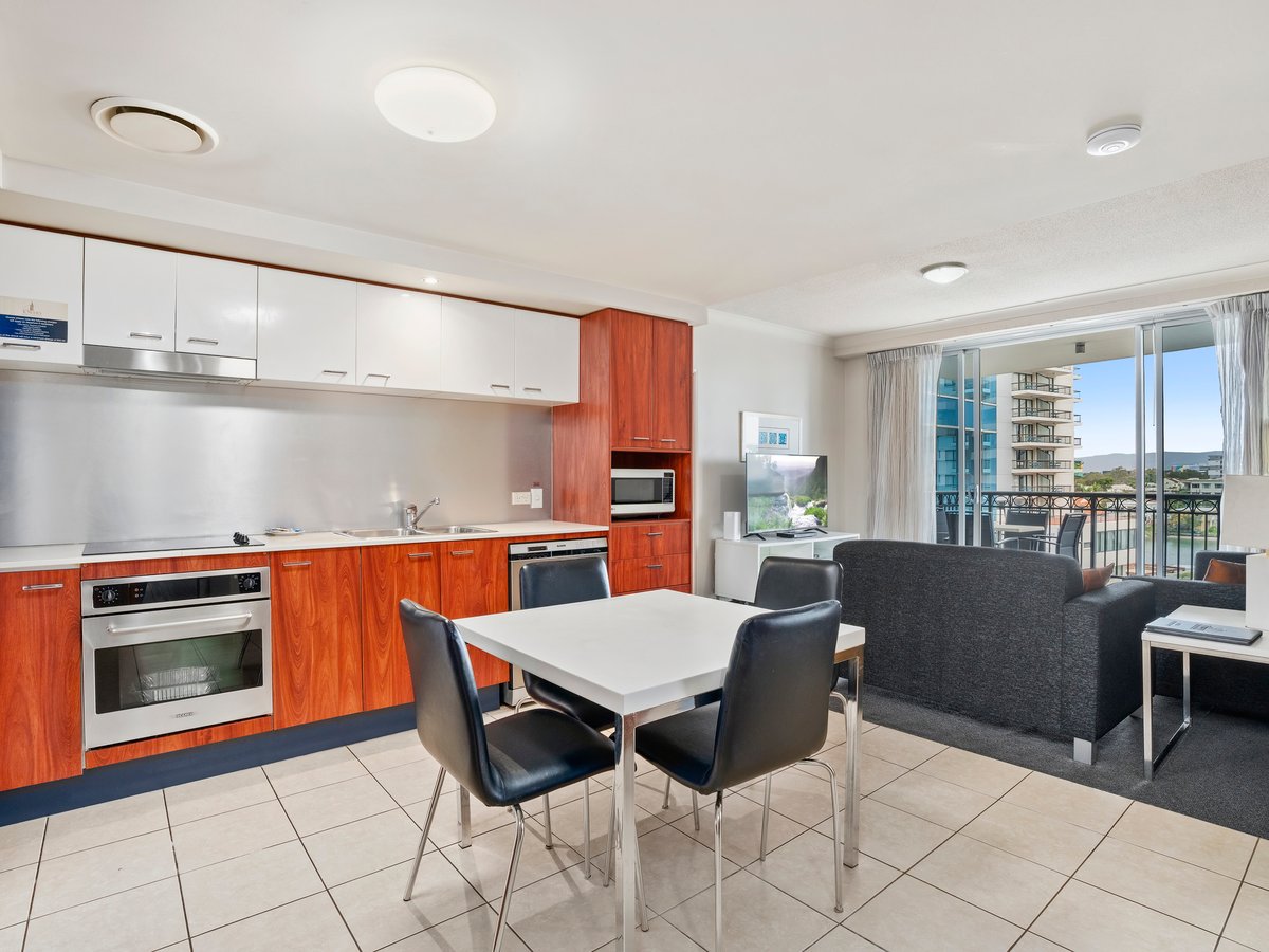 Furnished 2 Bedroom House in Surfers Paradise