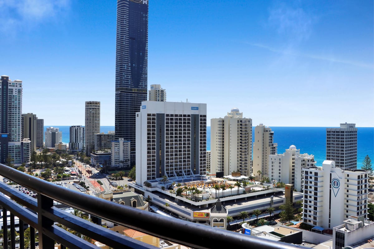 Furnished 2 Bedroom House in Surfers Paradise