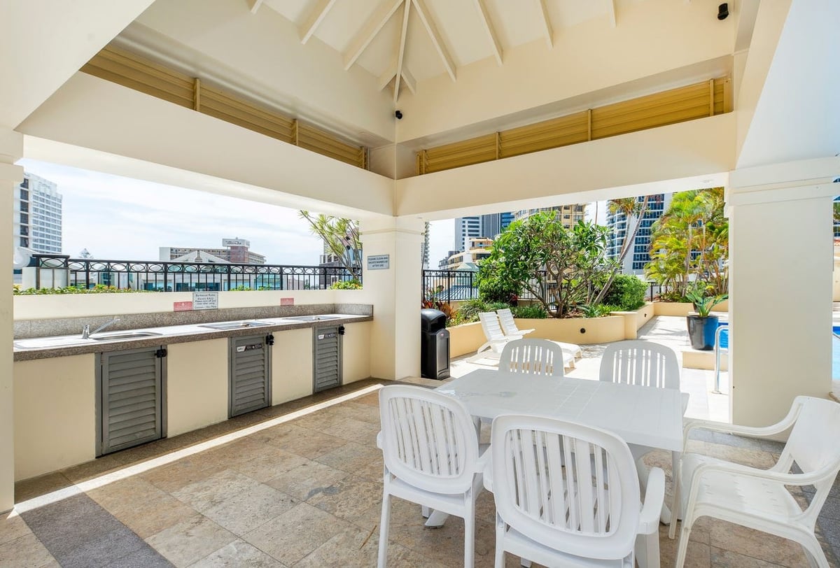 Furnished 2 Bedroom House in Surfers Paradise