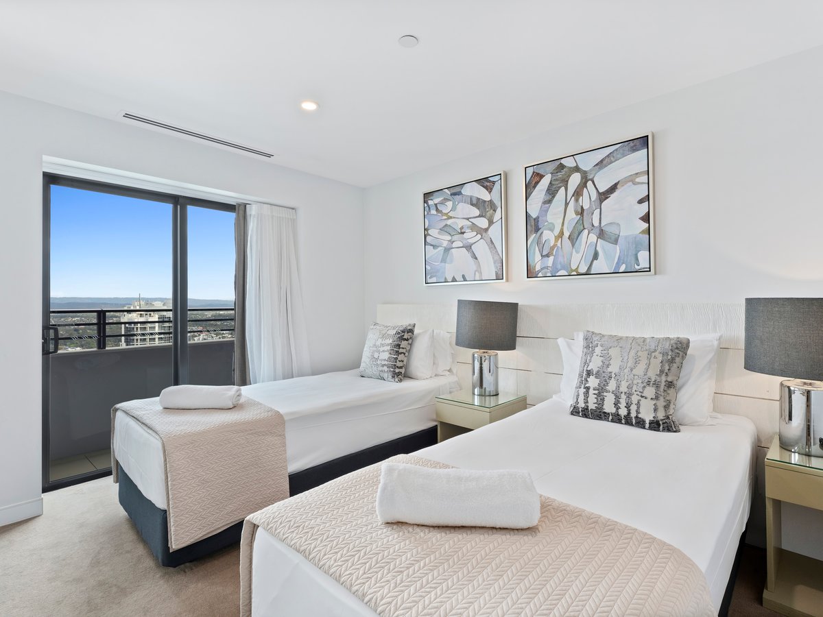 Furnished 3 Bedroom House in Surfers Paradise
