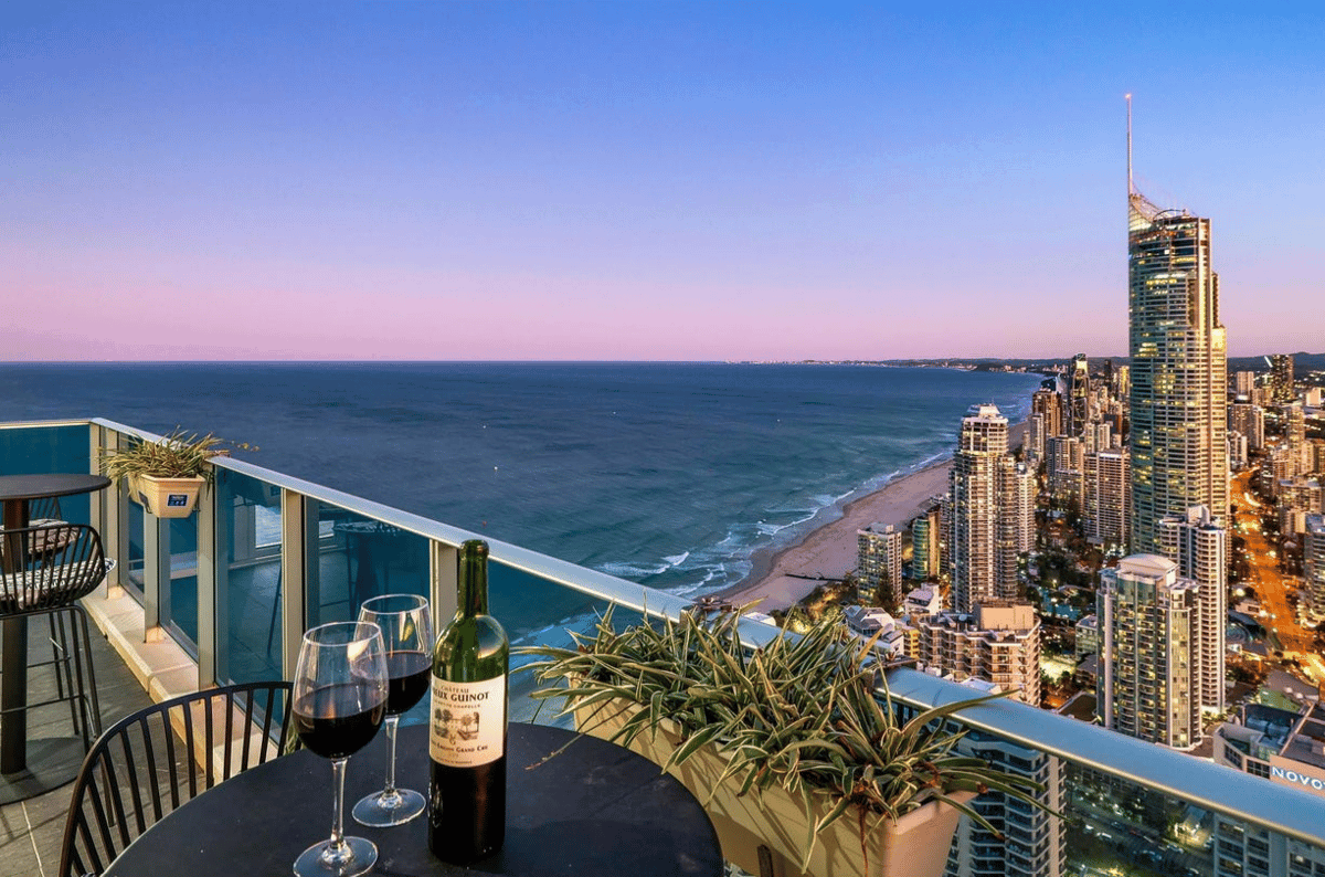 Furnished 3 Bedroom House in Surfers Paradise