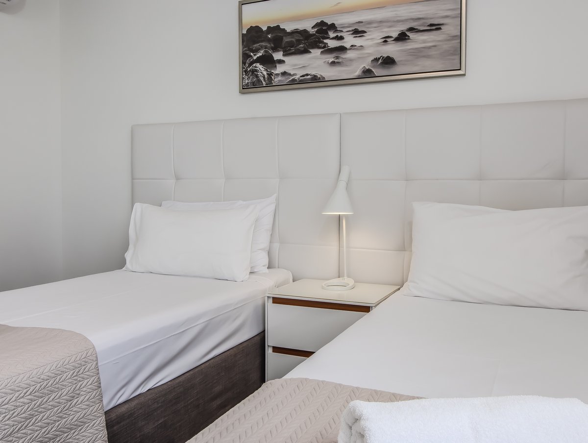 Furnished 2 Bedroom House in Surfers Paradise