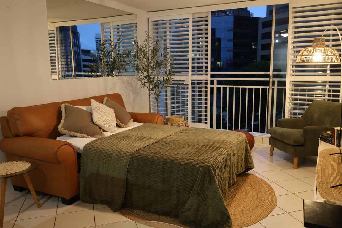Furnished 1 Bedroom House in Surfers Paradise