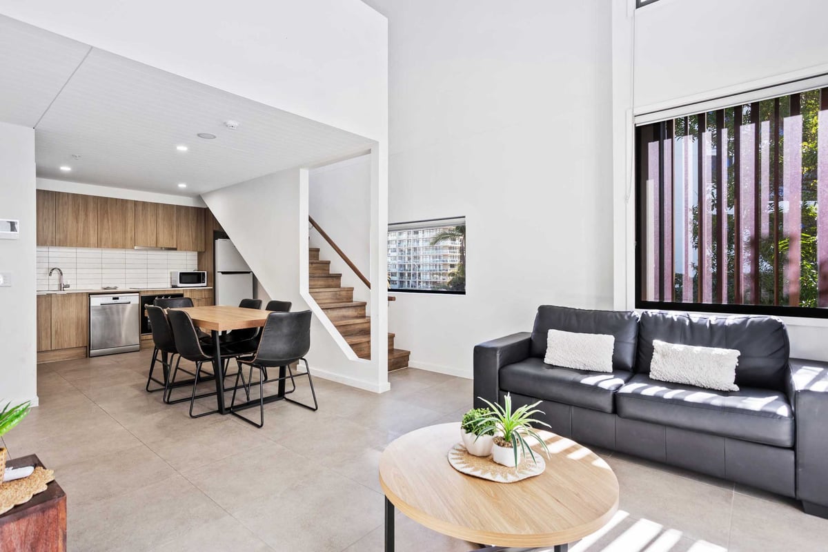 Furnished 2 Bedroom House in Surfers Paradise