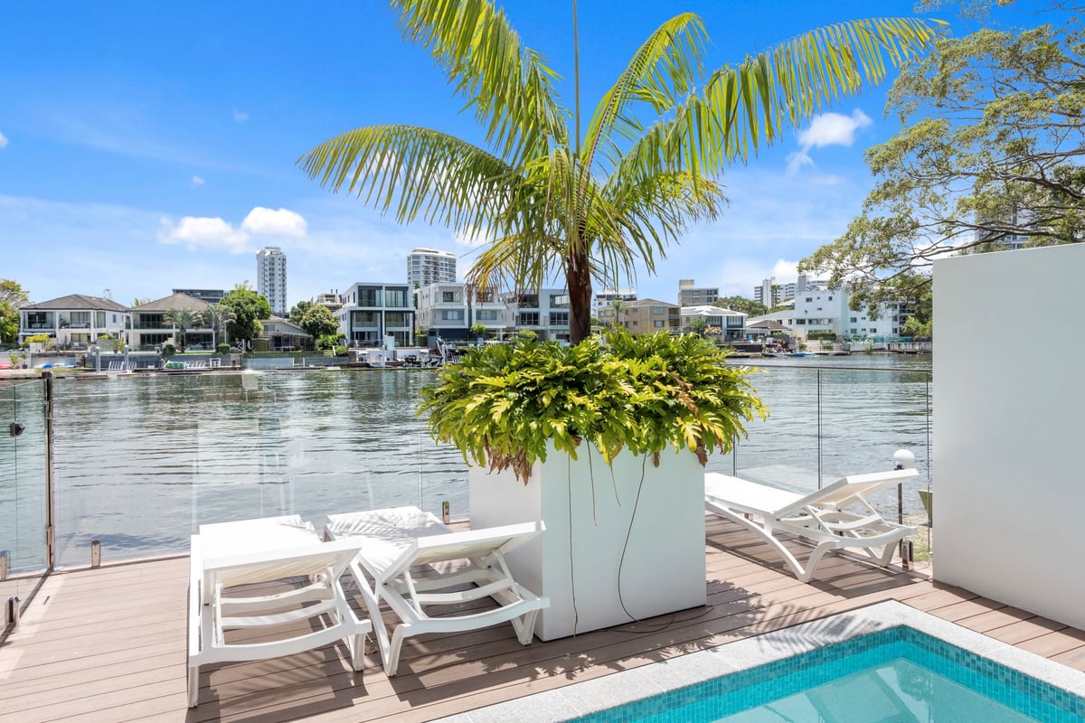 Furnished 2 Bedroom House in Surfers Paradise