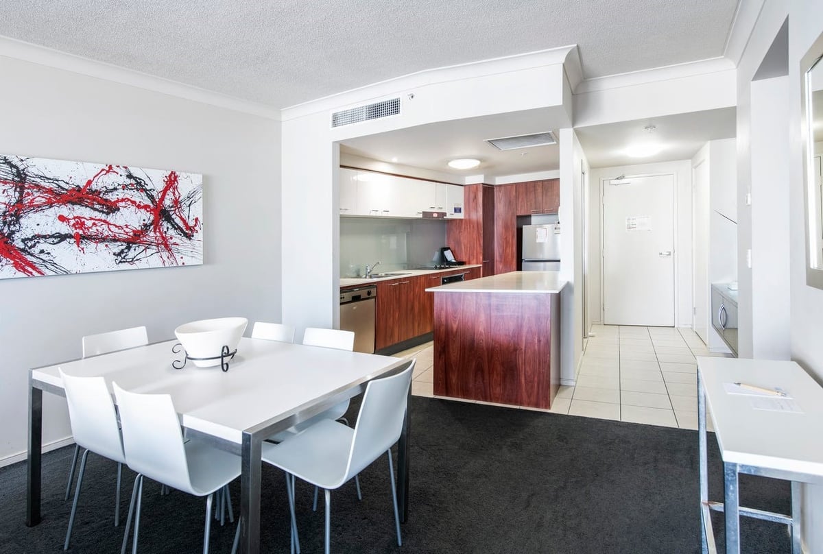Furnished 2 Bedroom House in Surfers Paradise