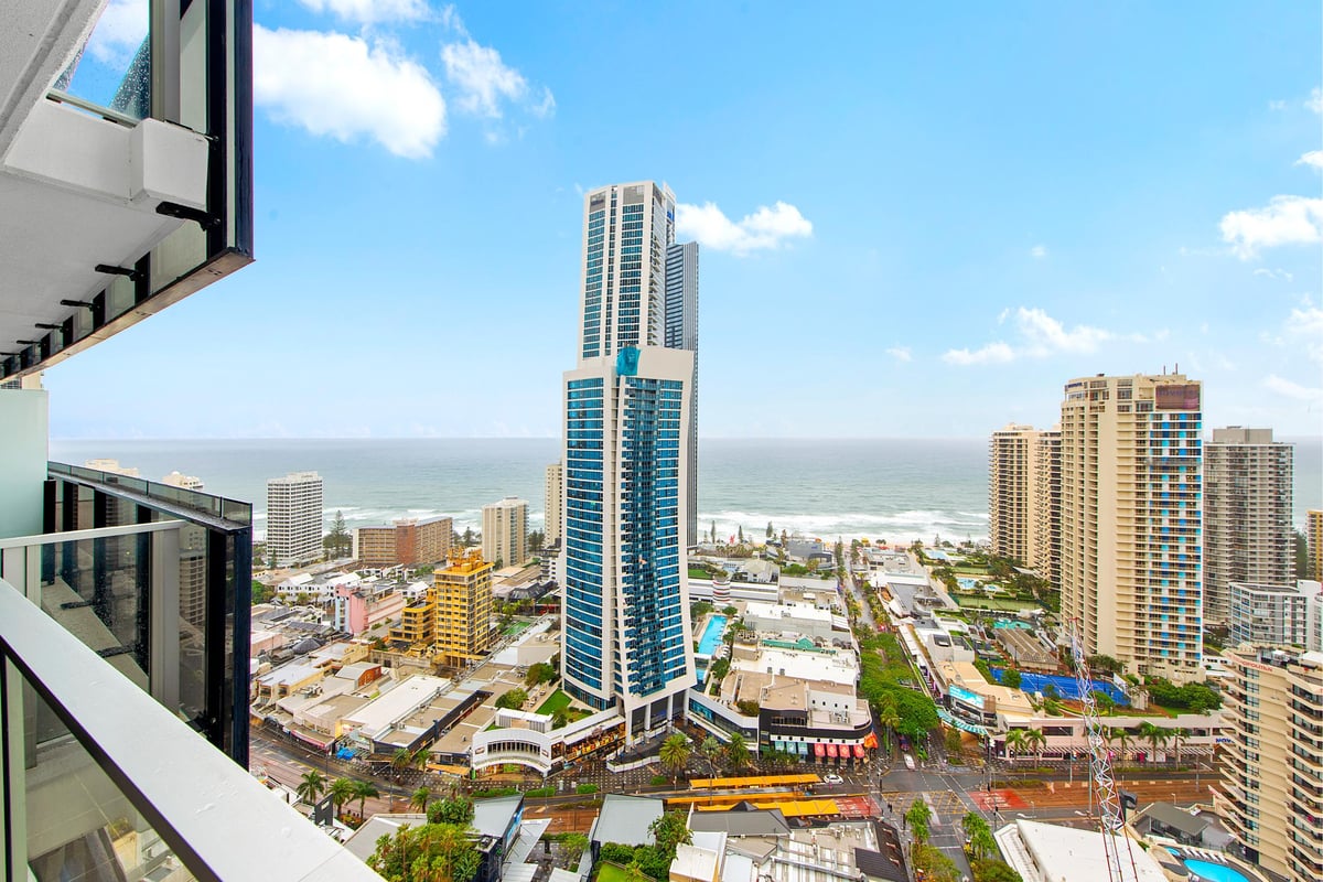 Furnished 2 Bedroom House in Surfers Paradise