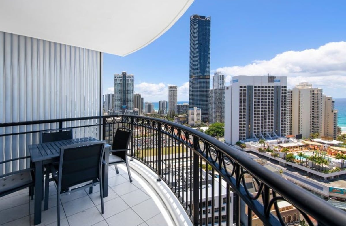 Furnished 2 Bedroom House in Surfers Paradise