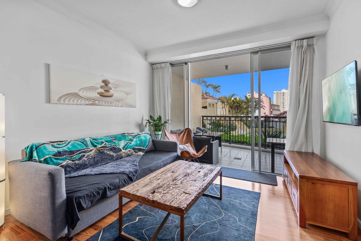 Furnished 1 Bedroom Rental in Surfers Paradise
