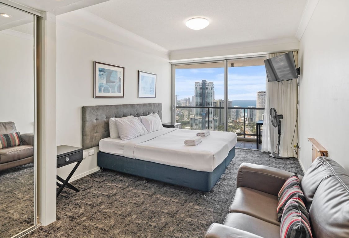 Furnished 3 Bedroom House in Surfers Paradise