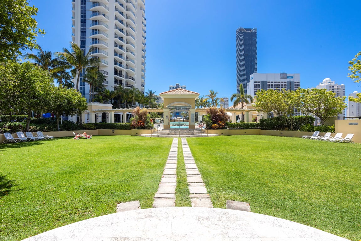 Furnished 3 Bedroom House in Surfers Paradise