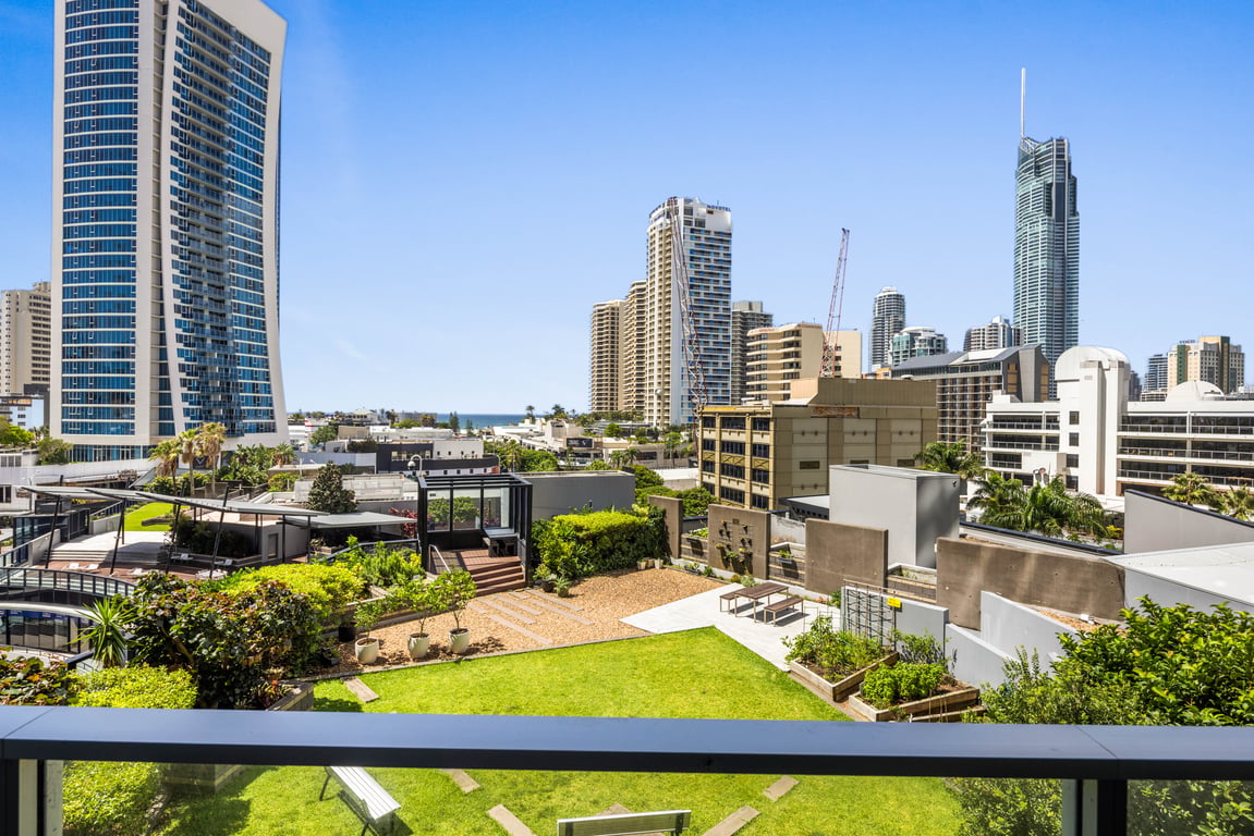 Furnished 2 Bedroom House in Surfers Paradise